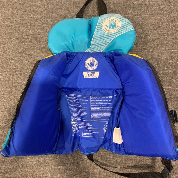 -SOLD on marketplace - Body glove life jacket (20-30lbs) - Picture 2 of 4